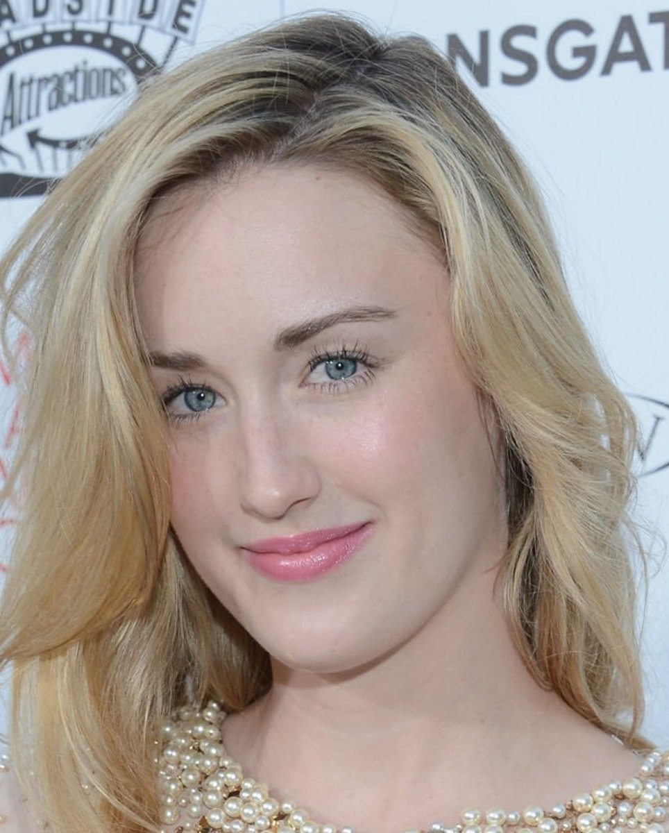 Эшли Джонсон (Ashley Johnson)